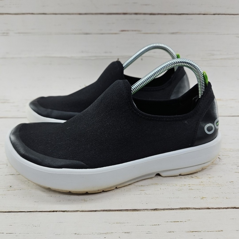 OOFOS OOmg eeZee Low Shoes Womens Size 8‎ Black Recovery Sneaker Slip On 4012022